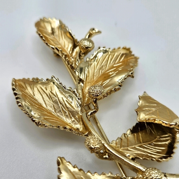 VINTAGE Coro Gold Tone Large Leaf Branch Brooch Pin Nature - Picture 5 of 6